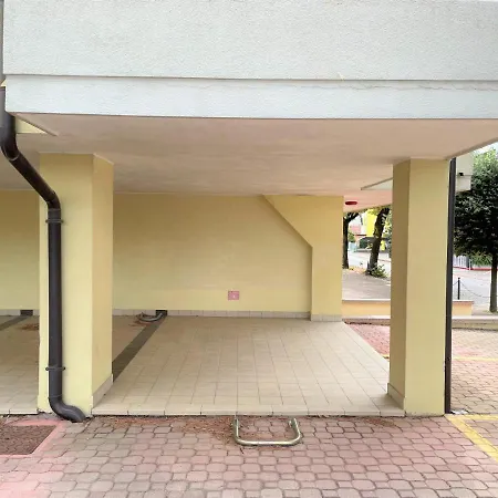 アパート Albatros - *